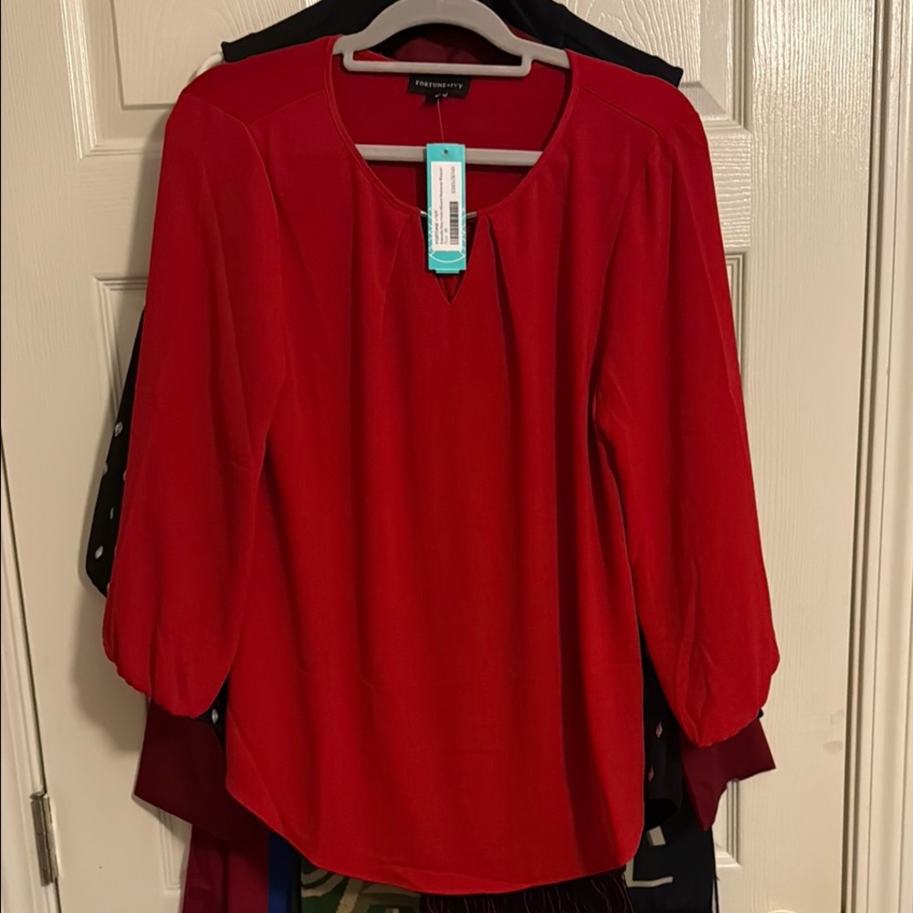 Estrella Key Hole Airette Blouse